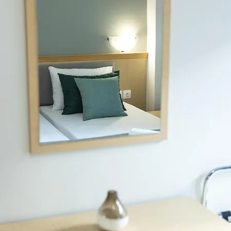 R&m * Olympiakí Aktí