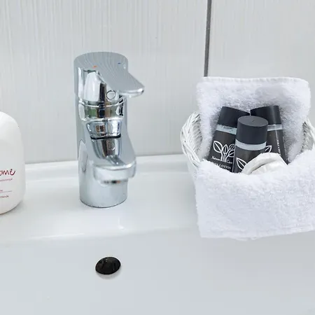 R&m * Olympiakí Aktí