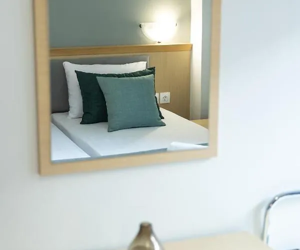 R&m * Olympiakí Aktí